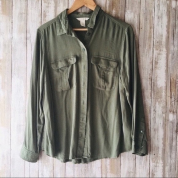 H&M Tops - H&M Green Button Down